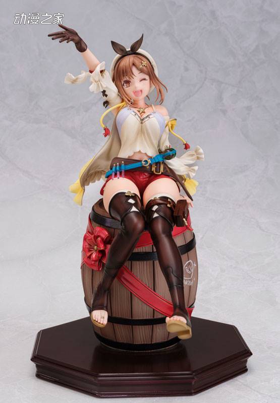 amiami《莱莎的炼金工房》莱莎系列25周年纪念版手办插图1爱奇漫