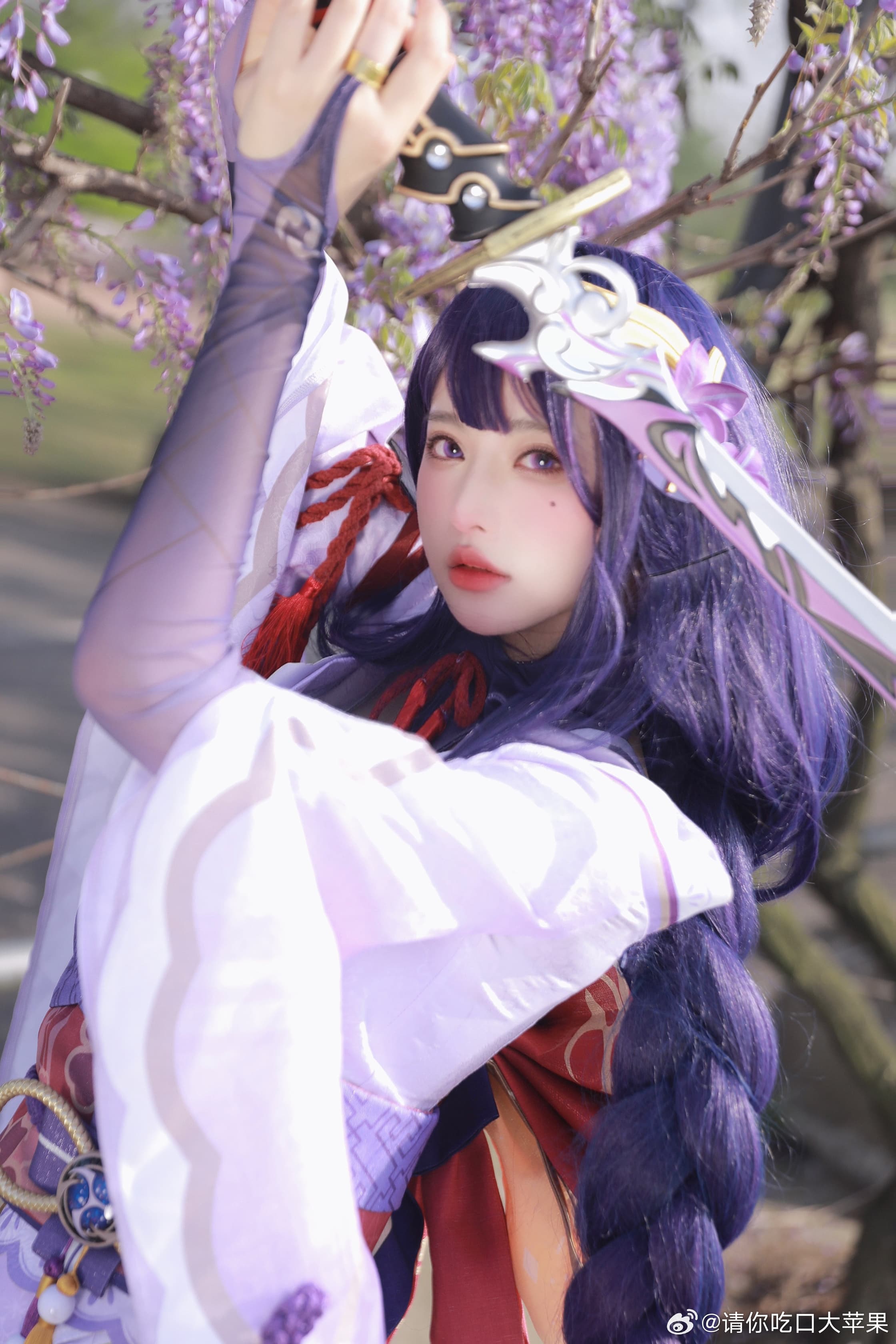原神 雷电将军 COSer：请你吃口大苹果插图1爱奇漫