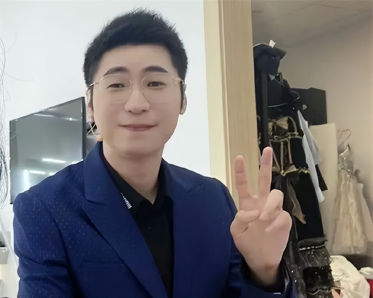 LPL解说Kris被曝离职！重提手机事件发博哭诉：我真的委屈太久了插图9爱奇漫