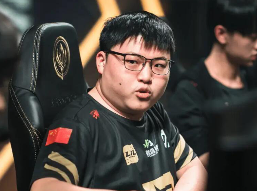 Uzi直播态度引粉丝不满:自己抱怨人气低,结果刚复播就请假?插图爱奇漫 Uzi直播态度引粉丝不满:自己抱怨人气低,结果刚复播就请假?插图爱奇漫
